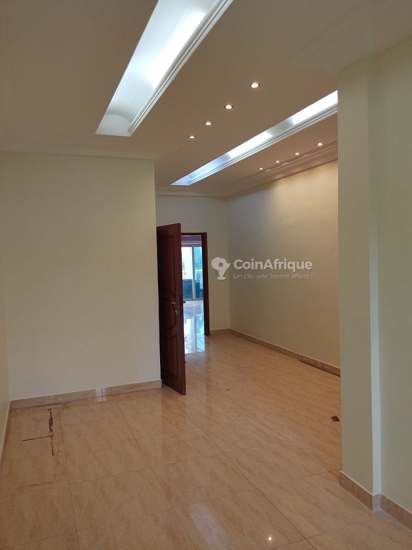 Villa luxueuse de 10 pièces avec piscine et salle des fêtes