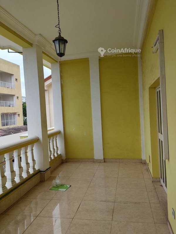 Villa luxueuse de 10 pièces avec piscine et salle des fêtes