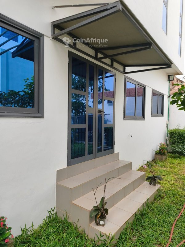 Villa duplex meublée de 4 pièces avec roof top et jardin bien entretenu