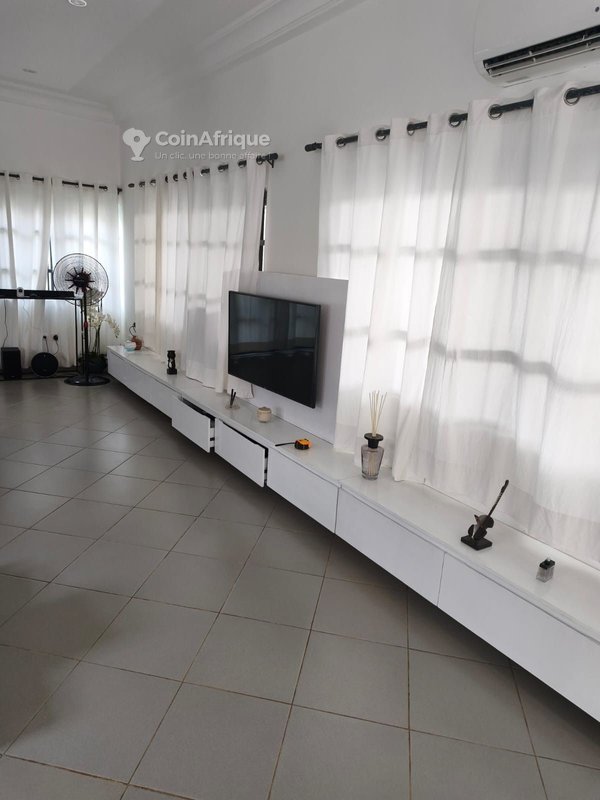 Villa duplex meublée de 4 pièces avec roof top et jardin bien entretenu