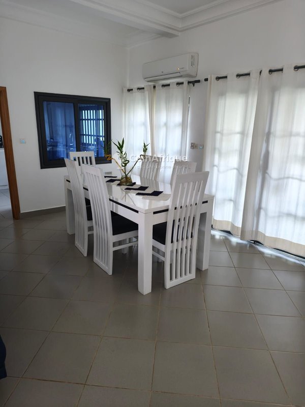 Villa duplex meublée de 4 pièces avec roof top et jardin bien entretenu