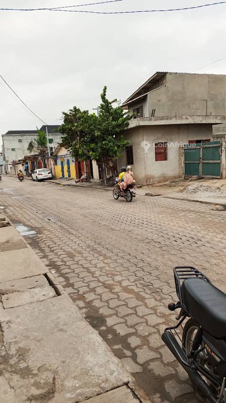 Terrain spacieux de 419 m² avec documents légaux complets à Vedoko