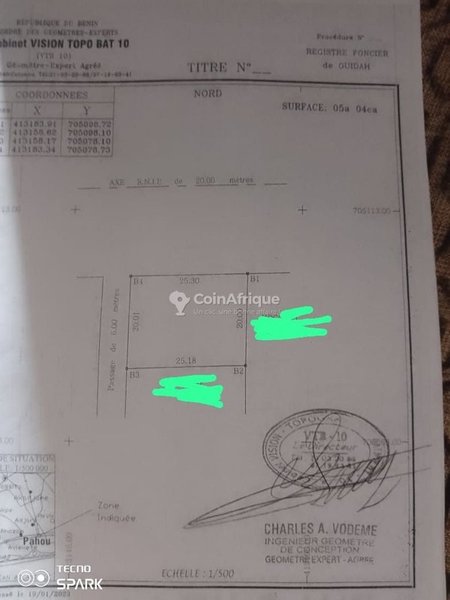 Terrain exceptionnel de 1520 m² en bordure de route goudronnée à proximité d'une église