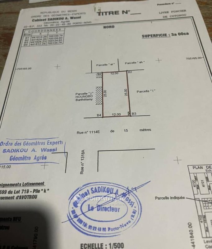 Terrain spacieux de 300 m² avec attestation de recasement et levé complet