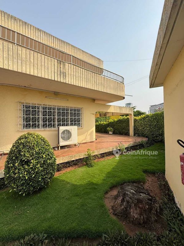 Villa luxueuse de 10 chambres avec jardin et terrasse spacieuse