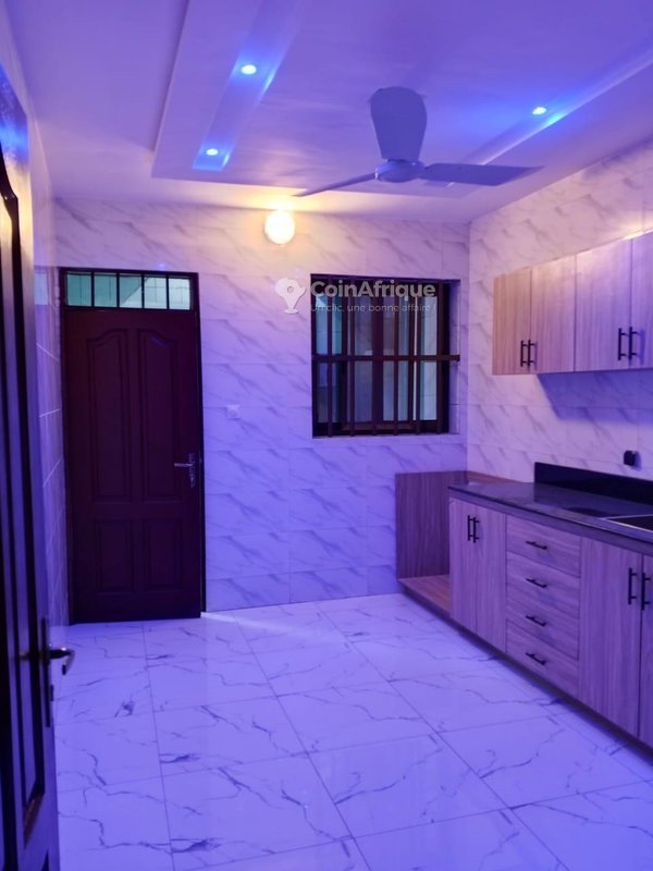 Villa luxueuse de 4 pièces avec espace fêtes et garages multiples