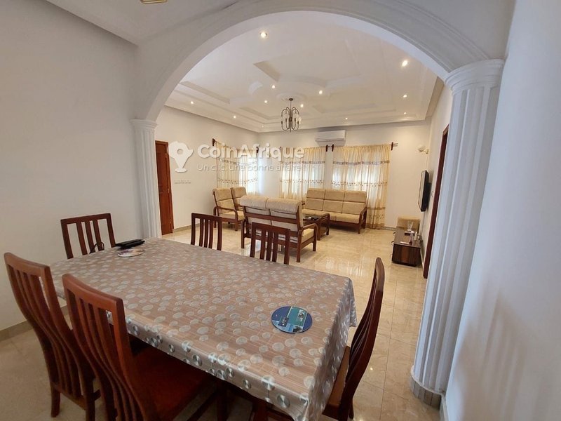 Villa luxueuse de 3 pièces avec climatisation, terrasse et jardin meublé