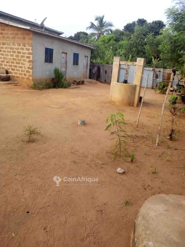 Maison spacieuse avec documents légaux disponibles et quartier calme