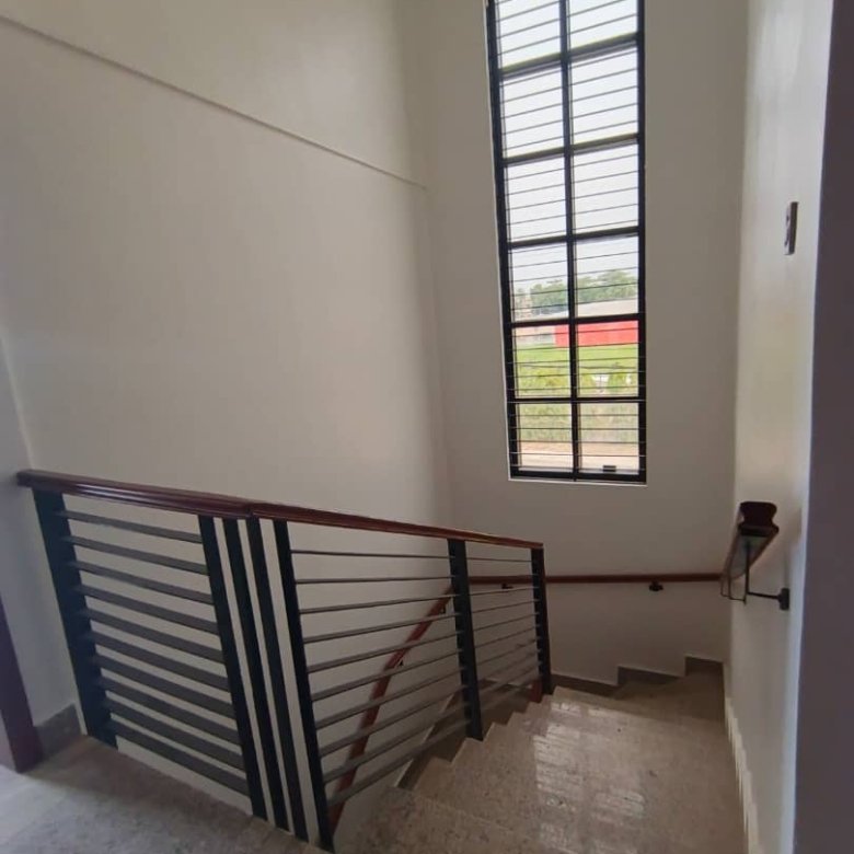 Villa neuve de standing avec 4 chambres et garage spacieux