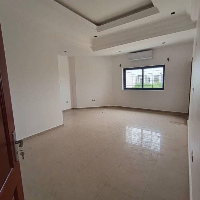 Villa neuve de standing avec 4 chambres et garage spacieux