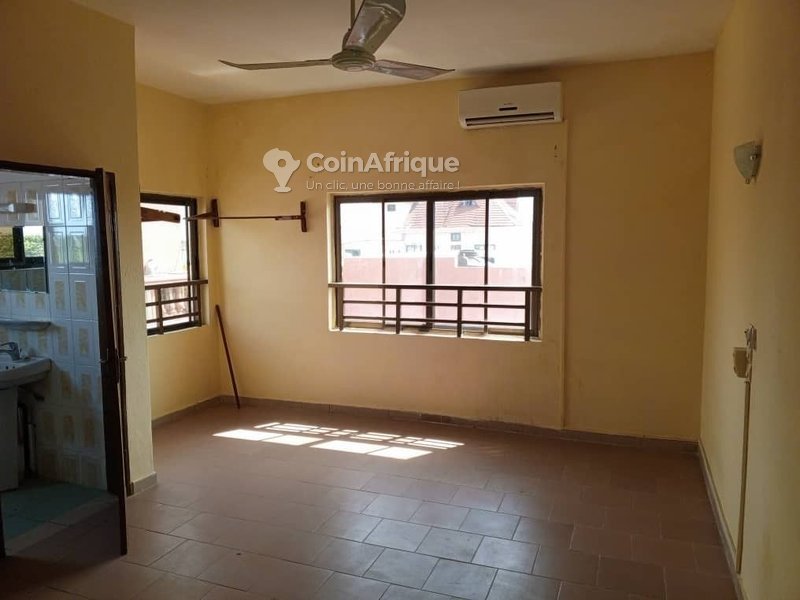 Appartement 2 pièces avec terrasse spacieuse et vue sur mer