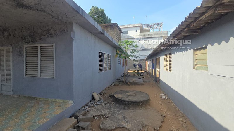 Terrain en angle de rue avec emplacement stratégique de 671 m²