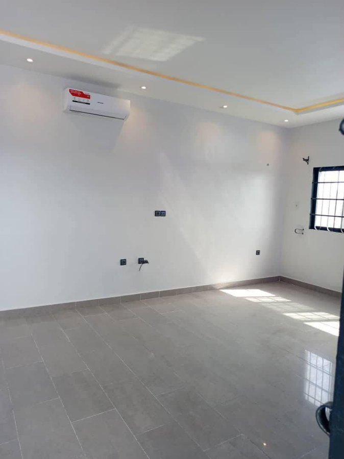 Appartement spacieux de 2 pièces avec terrasse et climatisation