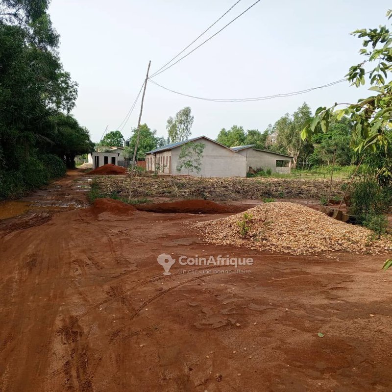 Terrain à vendre avec titre foncier et accès stratégique près de la zone industrielle