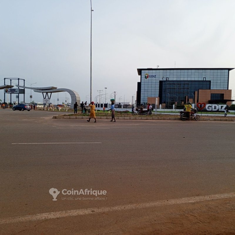 Terrain à vendre avec titre foncier et accès stratégique près de la zone industrielle