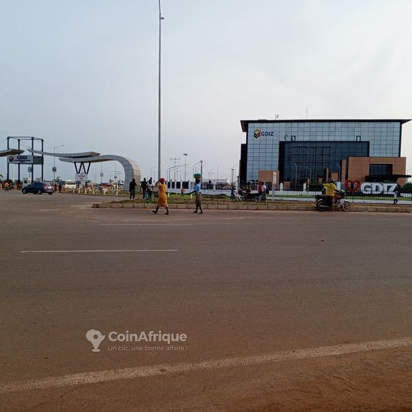 Terrain à vendre avec titre foncier et accès stratégique près de la zone industrielle