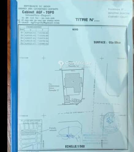 Immeuble inachevé R+2 avec plusieurs chambres et convention affirmée en angle de rue