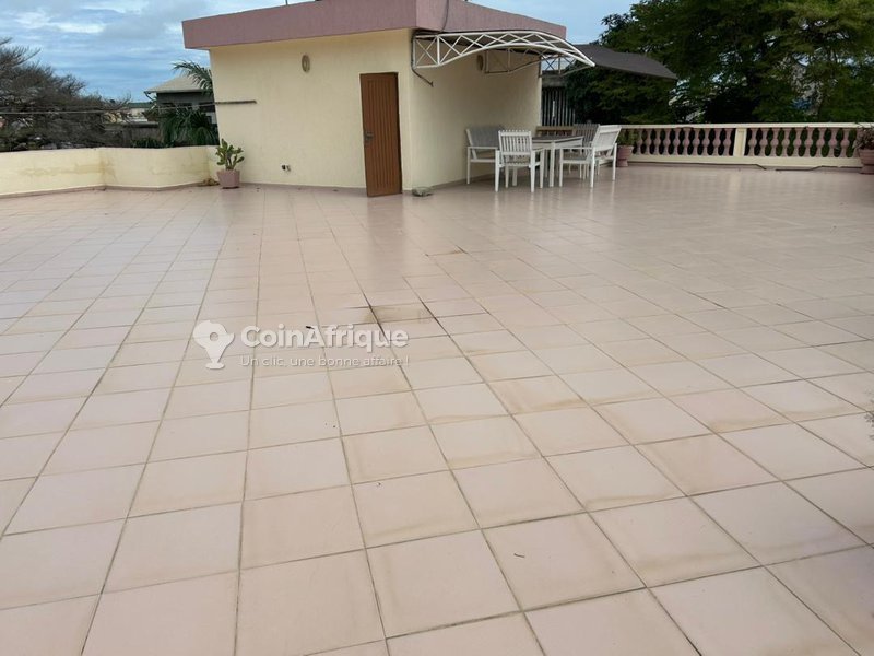 Appartement meublé de 3 pièces avec terrasse privative et équipements haut de gamme
