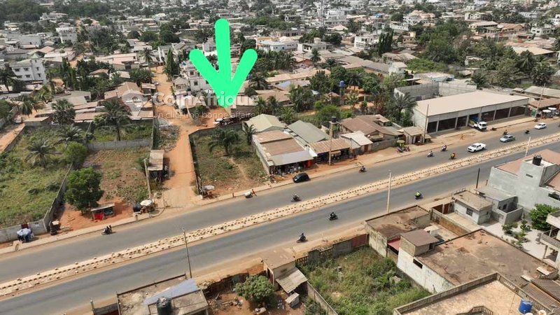 Terrain spacieux de 593 m² en angle de rue avec attestation de recasement disponible