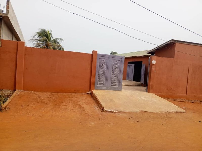 Immeuble de prestige avec 12 chambres et titre foncier personnel