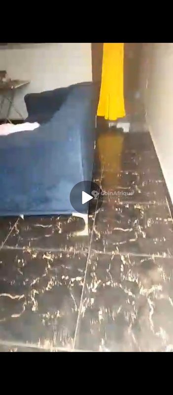 Maison spacieuse de 4 pièces avec carrelage sanitaire et documents légaux complets