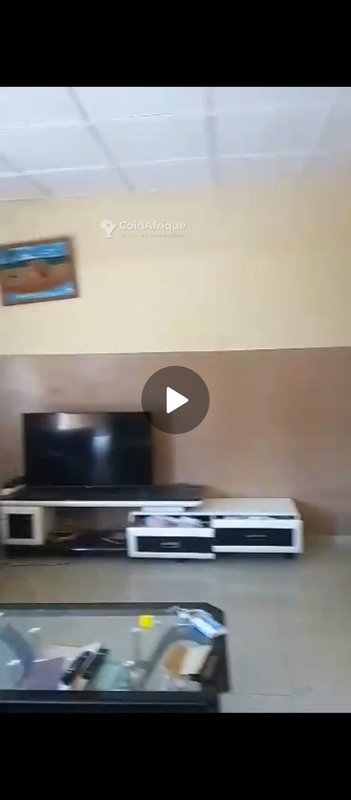 Maison spacieuse de 4 pièces avec carrelage sanitaire et documents légaux complets