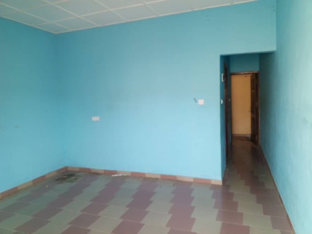 Appartement 1 pièce avec cuisine séparée et équipements modernes