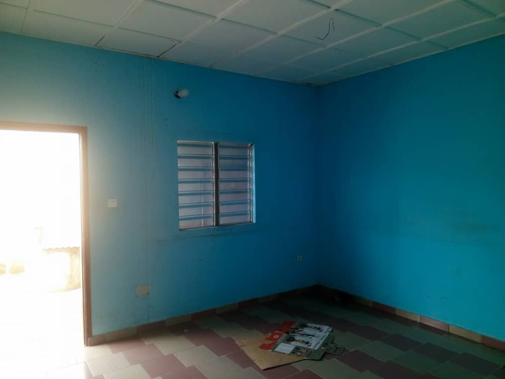 Appartement 1 pièce avec cuisine séparée et équipements modernes