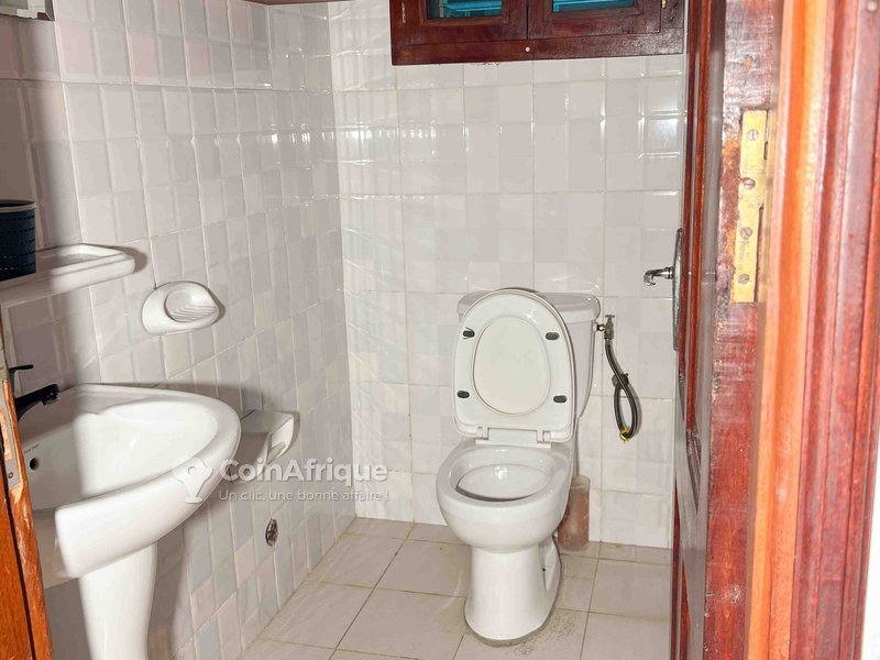 Appartement meublé 2 pièces avec climatisation et proximité immédiate de la plage