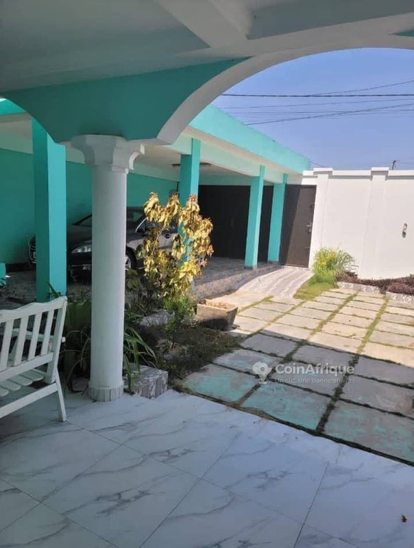 Villa luxueuse de 2 pièces avec jardin et garage
