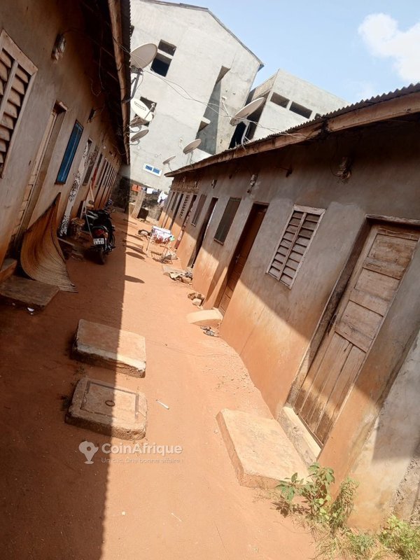 Maison locative spacieuse de 7 chambres avec documents légaux complets