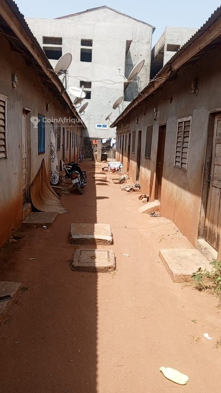 Maison locative spacieuse de 7 chambres avec documents légaux complets