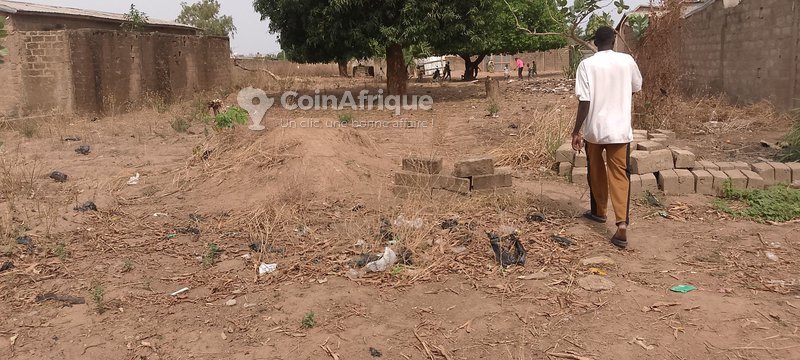 Terrain constructible de 500m² avec eau et électricité disponibles