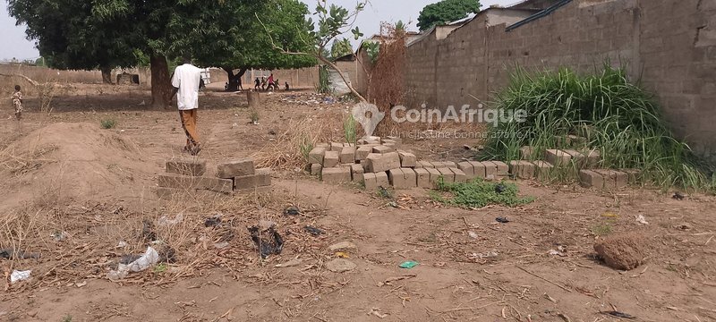 Terrain constructible de 500m² avec eau et électricité disponibles