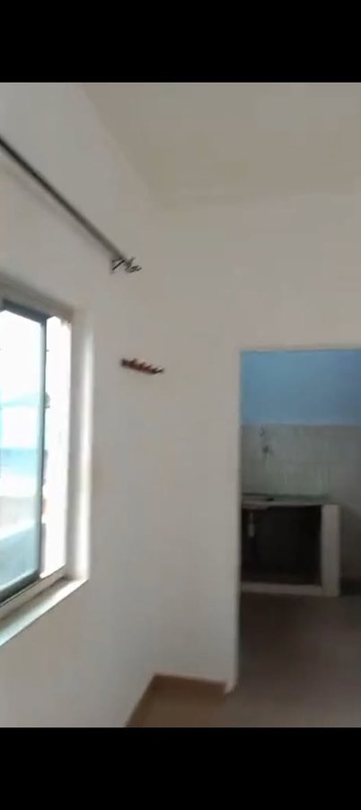 Appartement 1 pièce avec accès véhicule et eau disponible immédiatement