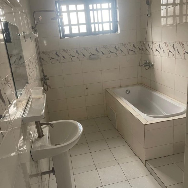 Appartement meublé de 3 pièces avec entrée personnelle et salon équipé