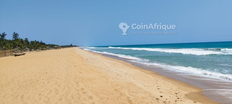 Maison spacieuse de 5 pièces avec jardin et services haut de gamme à proximité de la plage