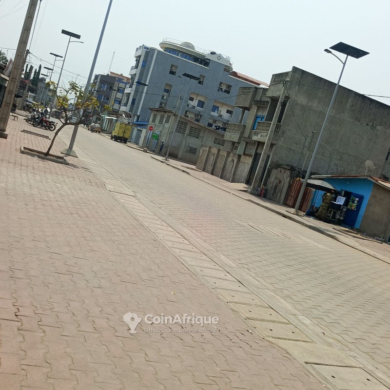 Immeuble locatif R+2 avec 11 chambres-salons et revenus locatifs garantis