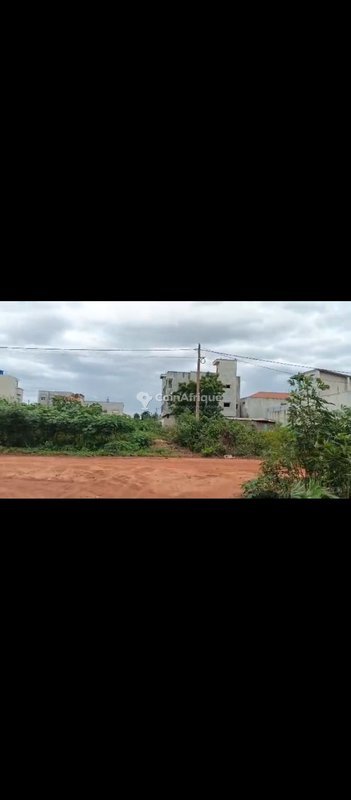Terrain de 1100 m² avec titre foncier et permis d'habiter en zone stratégique