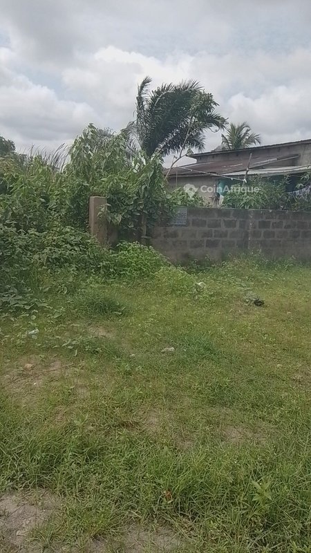 Terrain spacieux de 400 m² dans un quartier prisé