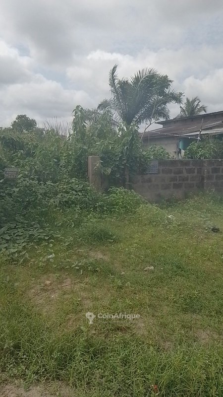 Terrain spacieux de 400 m² dans un quartier prisé