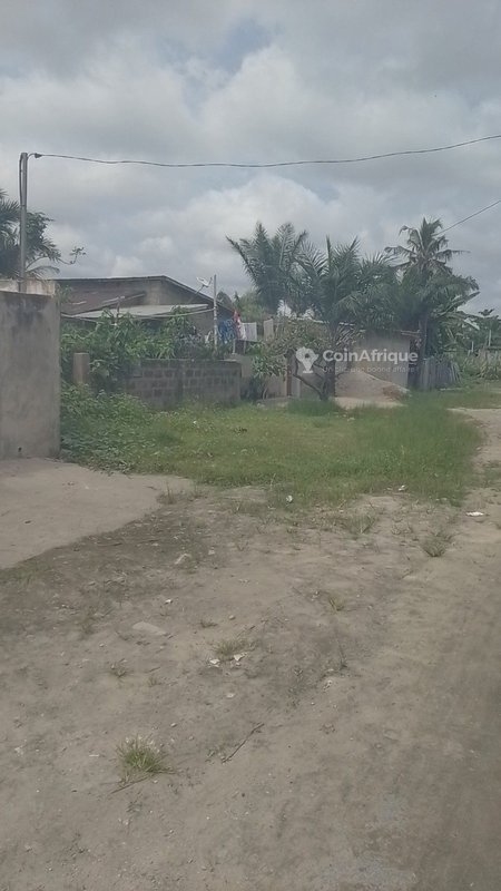 Terrain spacieux de 400 m² dans un quartier prisé