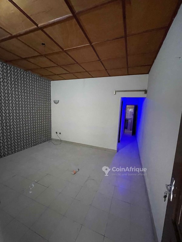 Appartement cosy d'une pièce avec couloir spacieux