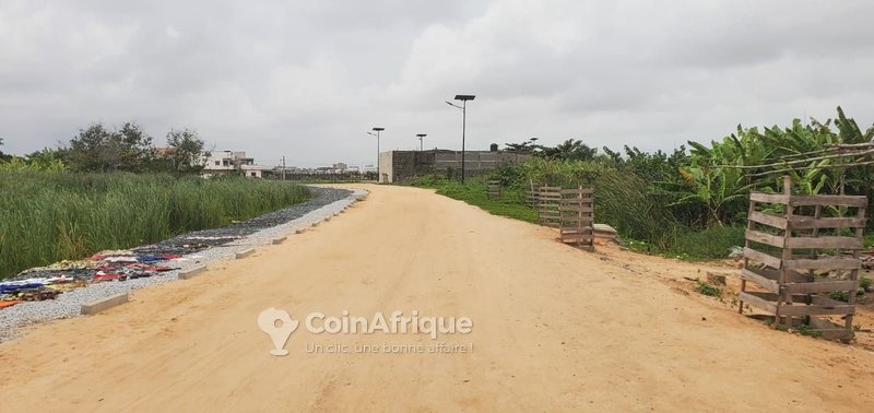 Terrain constructible de 418 m² avec documents légaux complets
