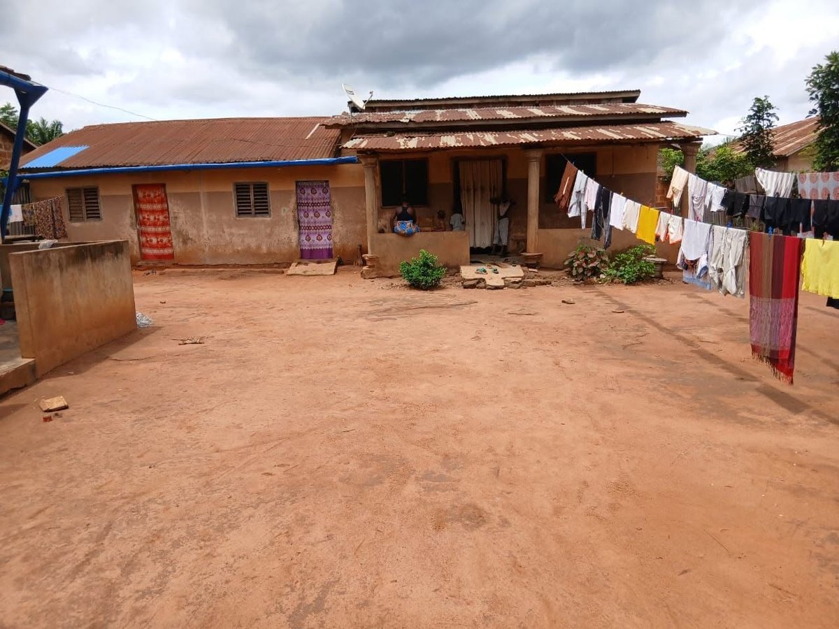 Maison spacieuse de 3 pièces avec clôture sécurisée et arrière-cour
