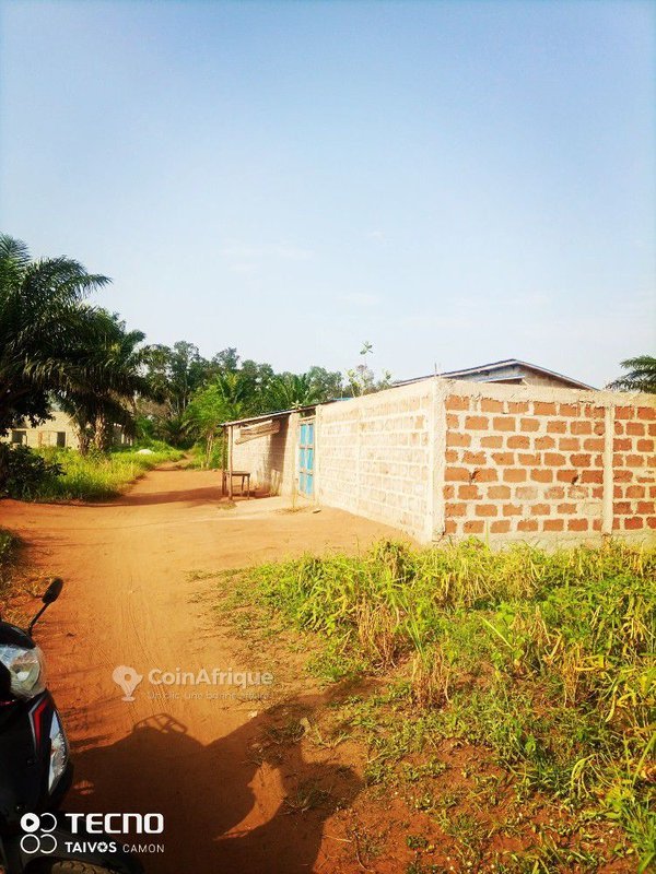 Terrain spacieux de 420 m² avec acte notarié en emplacement stratégique