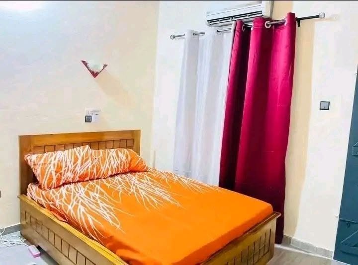 Appartement meublé d'une pièce avec climatisation et entrée personnelle