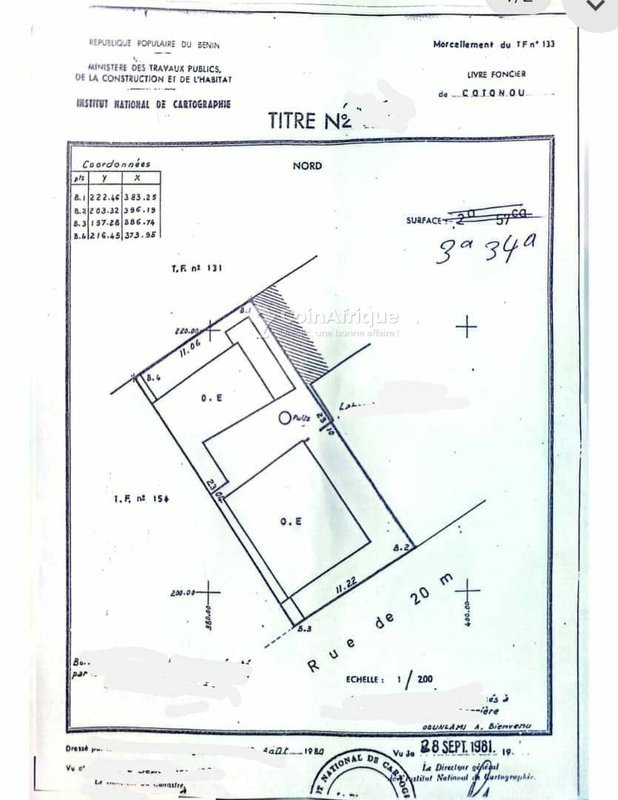 Terrain constructible de 334 m² avec titre foncier personnel en bordure de route goudronnée
