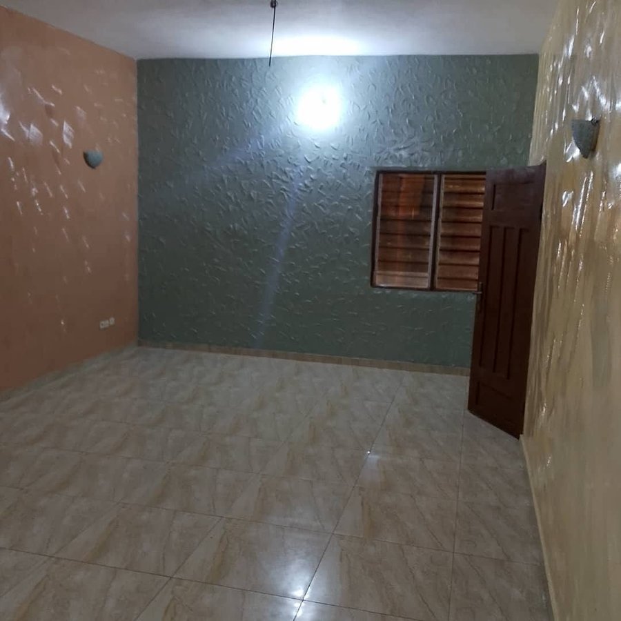 Appartement lumineux de 2 pièces avec salon spacieux et commodités modernes