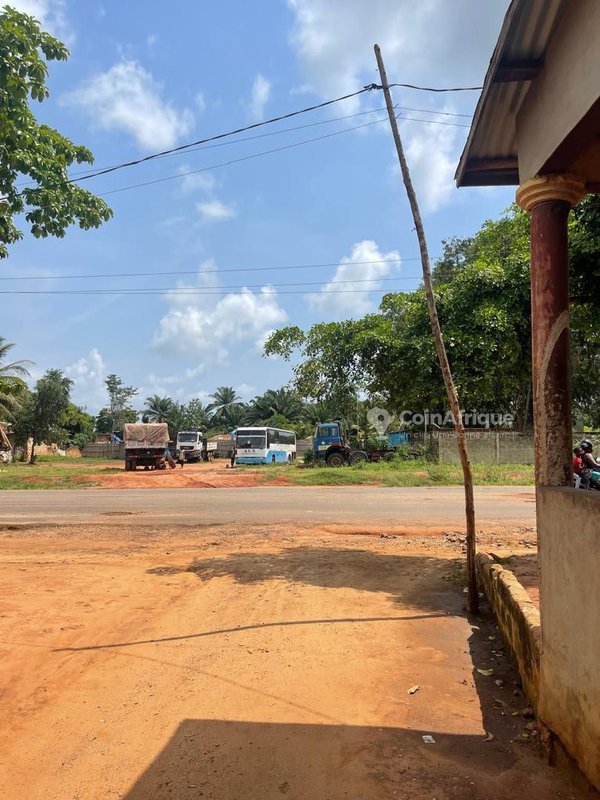 Terrain constructible de 507 m² viabilisé avec électricité disponible